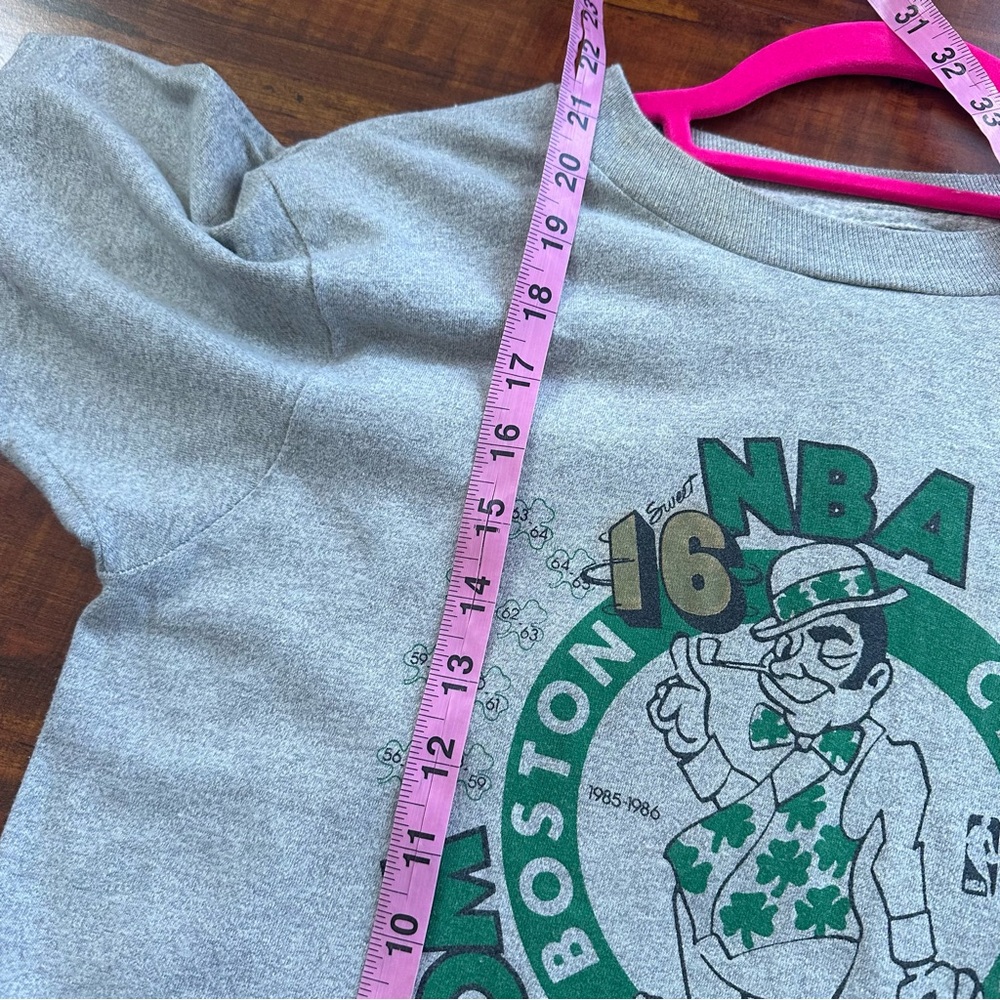 Vintage Boston celtics graphic tee - Picture 4 of 5